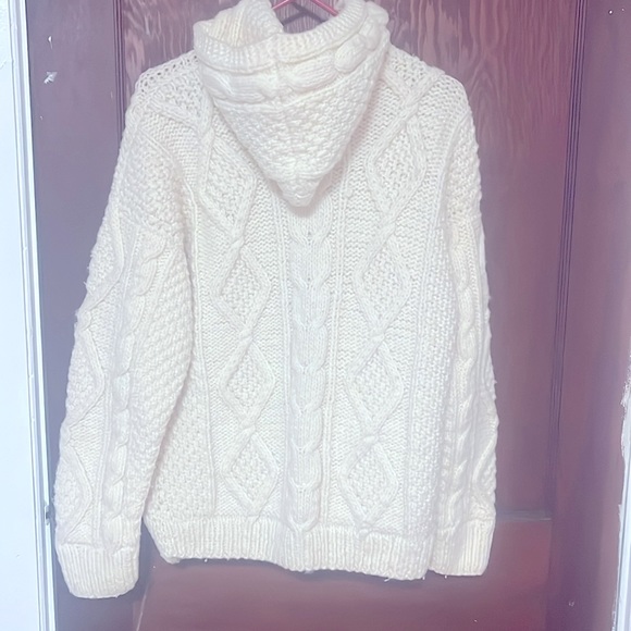 White Hand-Knitted Ecuador Coat - Picture 3 of 4